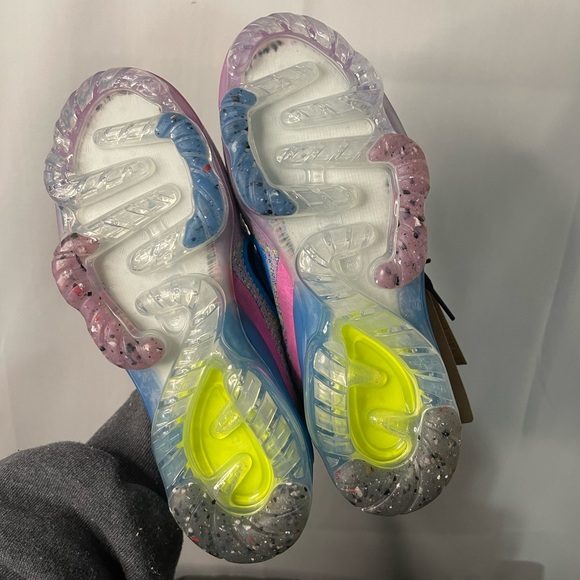 NWT Nike Women's VaporMax 2021 Flyknit Sizes 5.5 and 12 Pink Blast/Photo Blue💙 - Picture 4 of 4